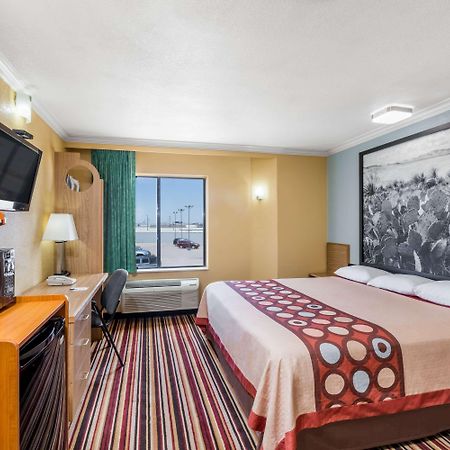 Super 8 By Wyndham Midland Motel Екстериор снимка