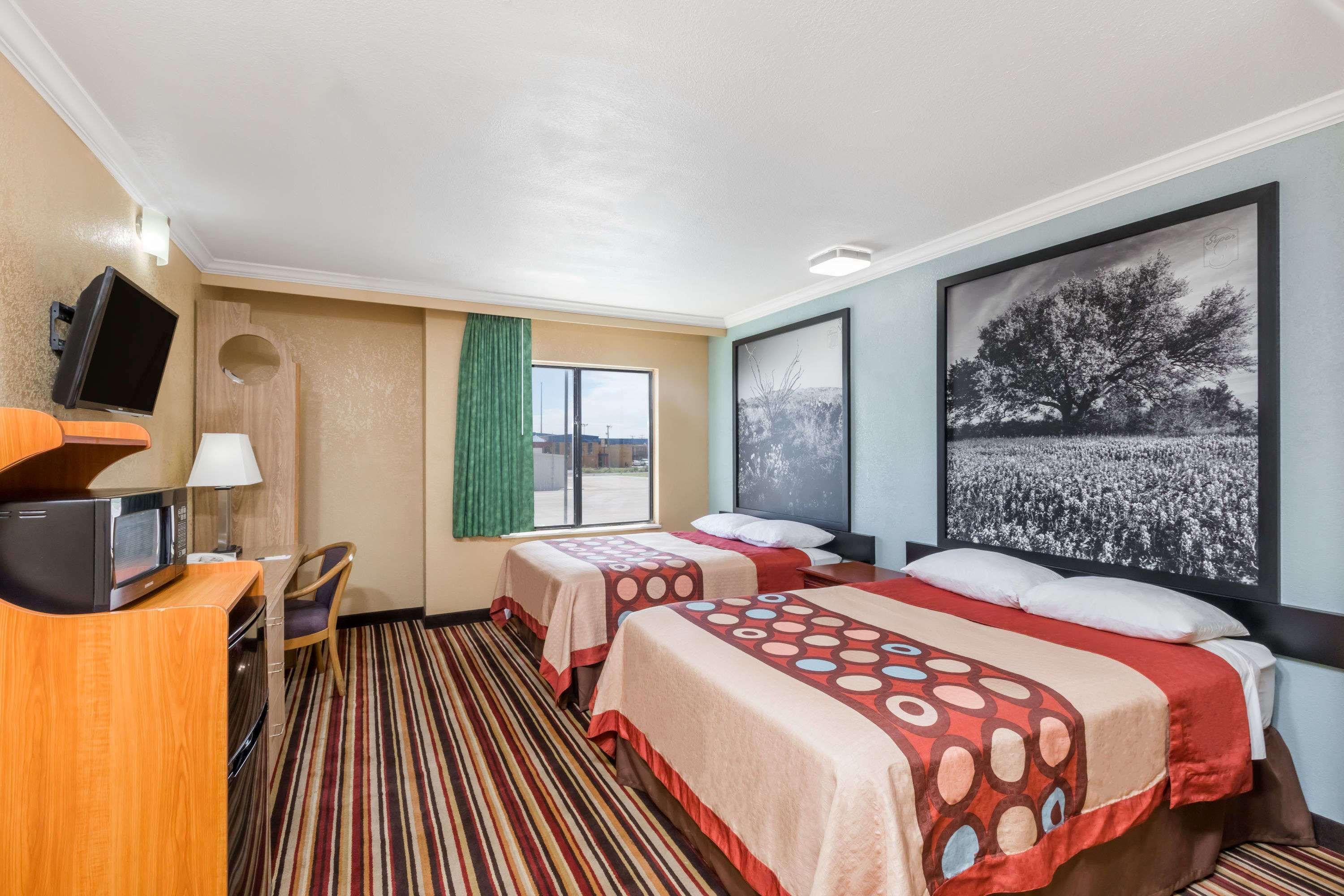 Super 8 By Wyndham Midland Motel Екстериор снимка