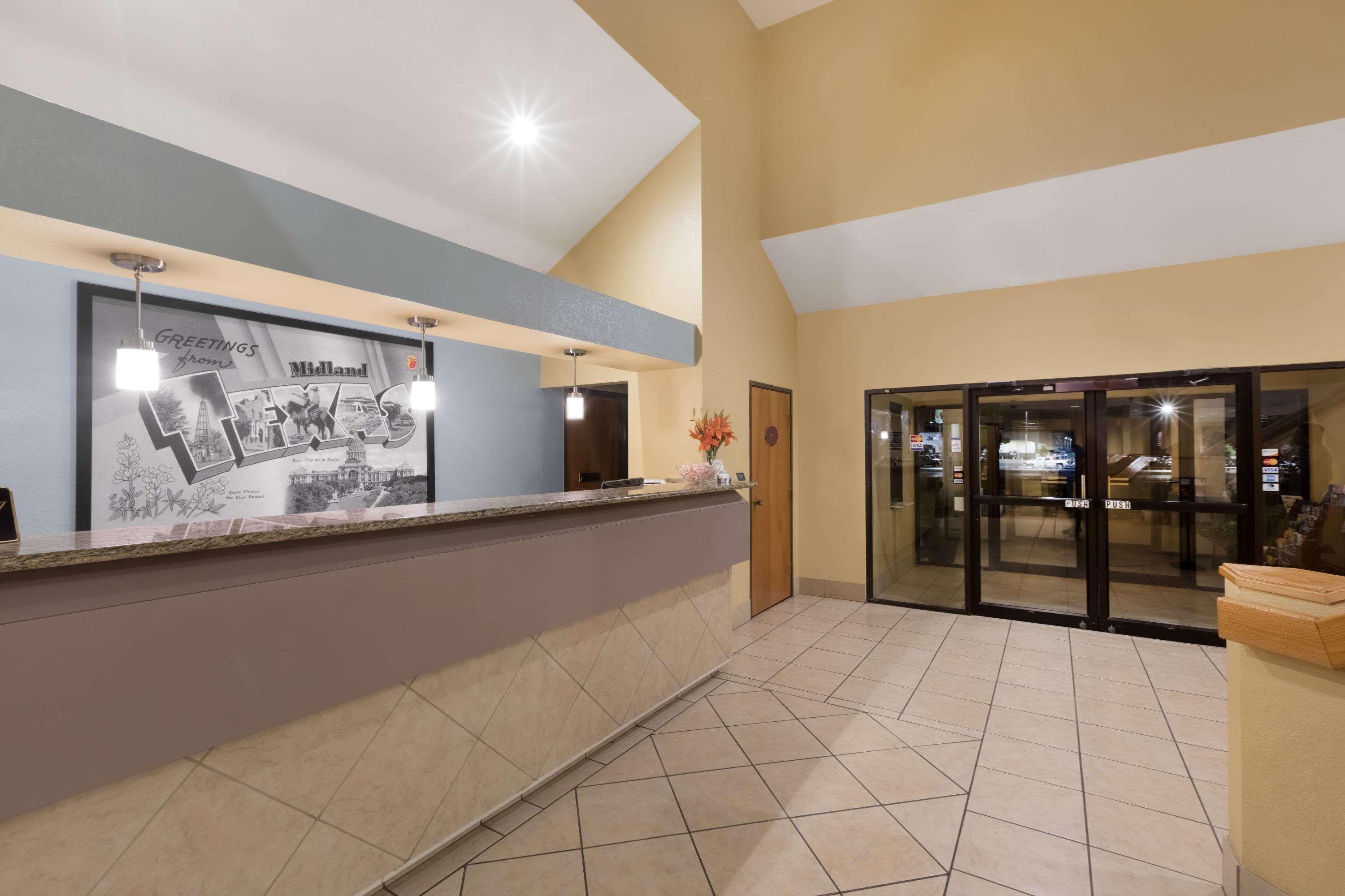 Super 8 By Wyndham Midland Motel Екстериор снимка