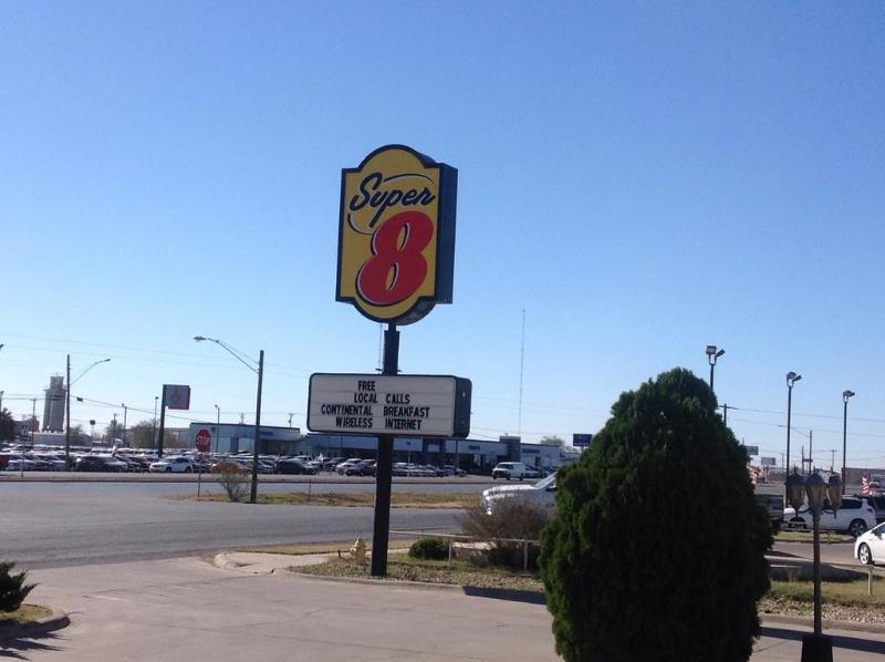 Super 8 By Wyndham Midland Motel Екстериор снимка