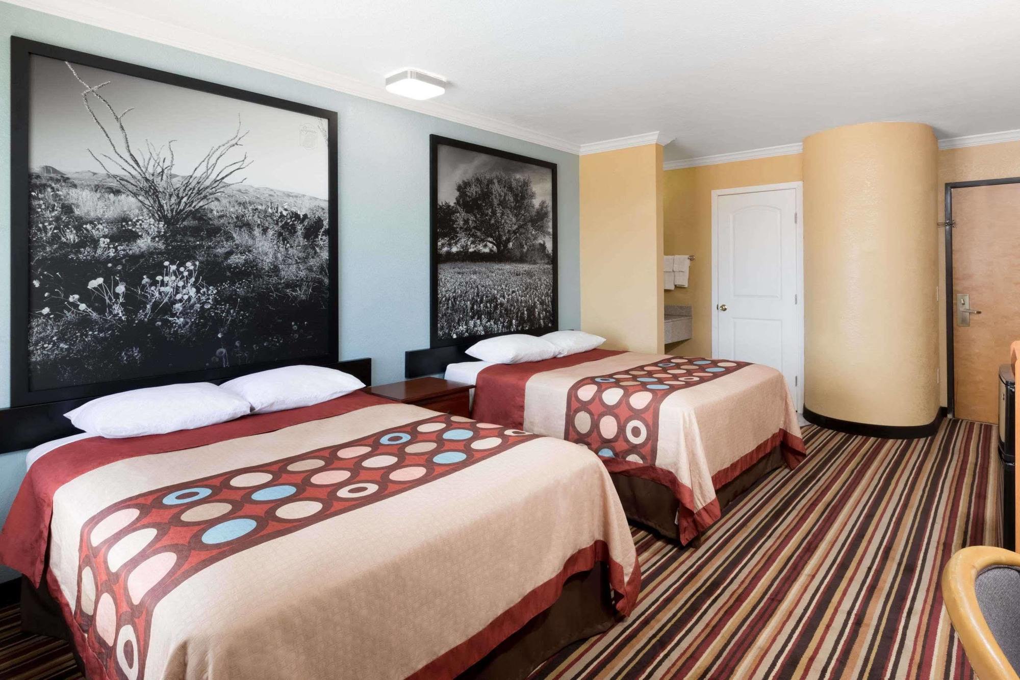 Super 8 By Wyndham Midland Motel Екстериор снимка