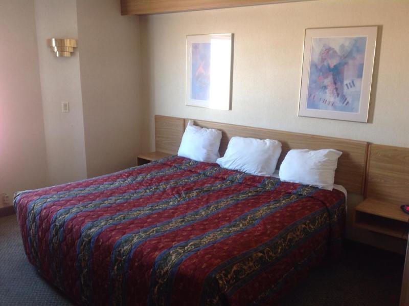 Super 8 By Wyndham Midland Motel Екстериор снимка