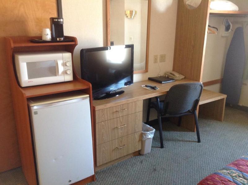 Super 8 By Wyndham Midland Motel Екстериор снимка
