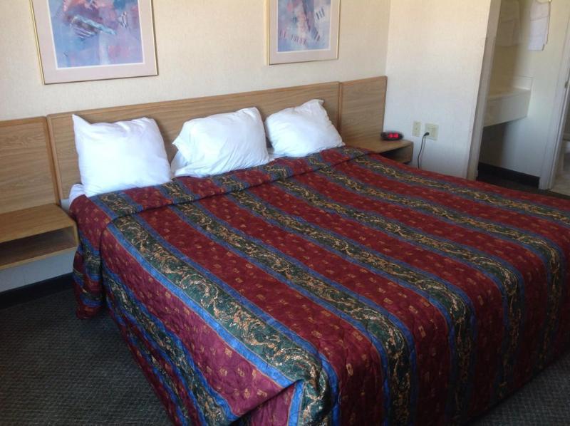Super 8 By Wyndham Midland Motel Екстериор снимка